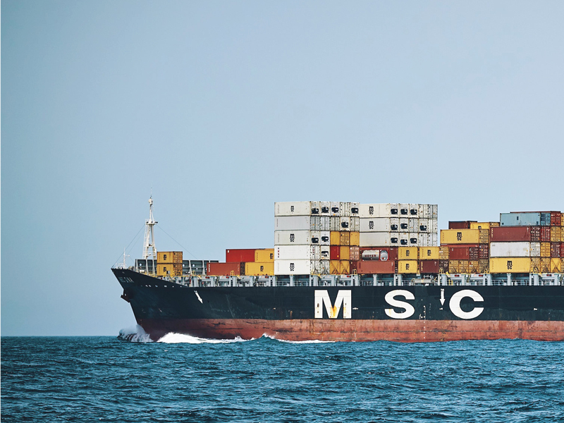 Sea, air and land transportation three-way integrated transportation services
